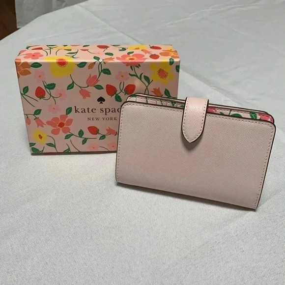 KATE SPADE ♠️ Madison medium compact wallet.NWT and box. - Picture 4 of 4